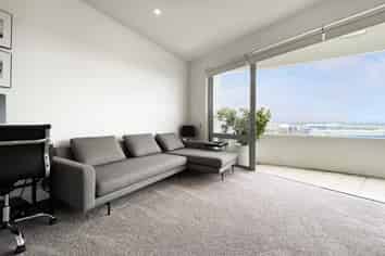 904/86 The Strand, Parnell