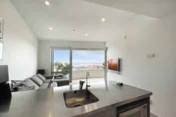 904/86 The Strand, Parnell