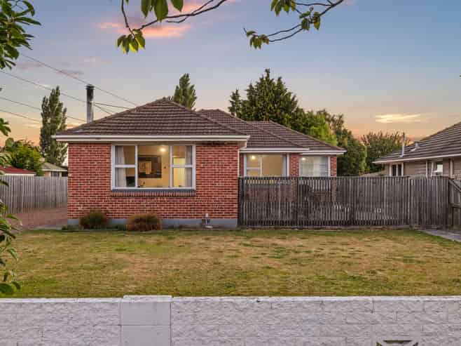 82 Daniels Road, Redwood