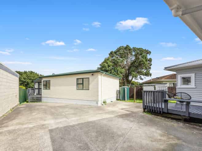 40 Reid Road, New Lynn