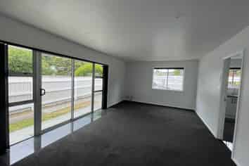 2/5 Charles Street, Belmont