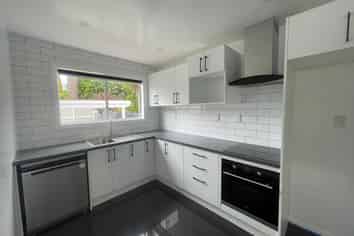 2/5 Charles Street, Belmont