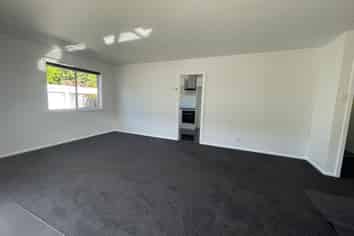 2/5 Charles Street, Belmont