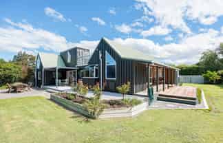 37 Cedar Road, Te Awanga