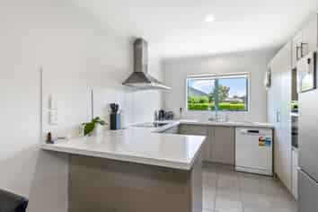 4 Wakaroa Avenue, TE ATATU PENINSULA