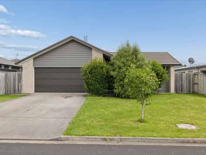 44 Awataha Crescent, Pyes Pa