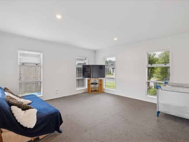 44 Awataha Crescent, Pyes Pa