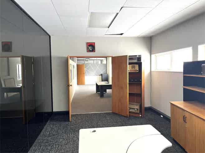 High-profile warehouse with secure yard