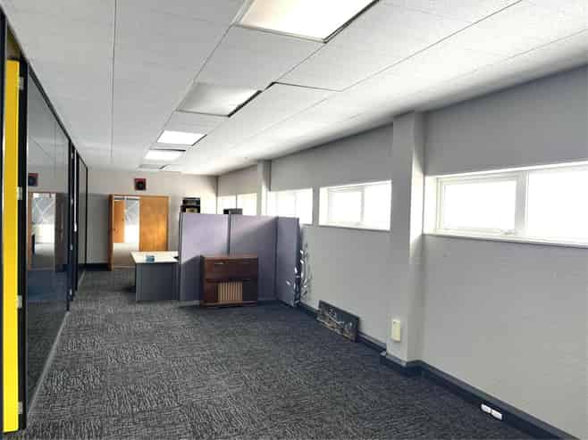 High-profile warehouse with secure yard