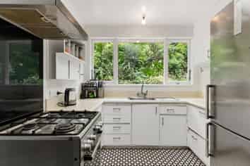 10 Woodhouse Avenue, Karori