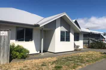 386 Wilsons Road North, Waltham