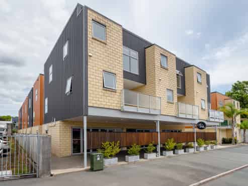 4/7 Vialou Street, Hamilton Central