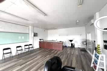 AFFORDABLE SUBURBAN RETAIL SHOP OR OFFICE