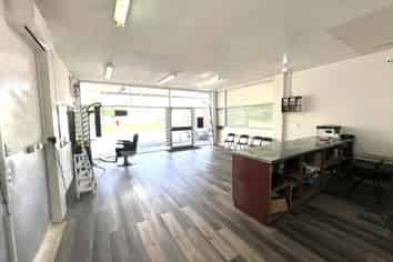 AFFORDABLE SUBURBAN RETAIL SHOP OR OFFICE