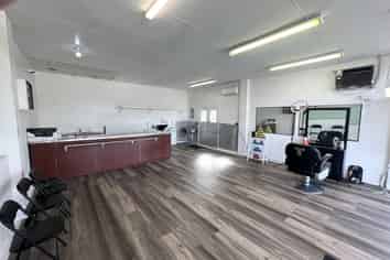 AFFORDABLE SUBURBAN RETAIL SHOP OR OFFICE