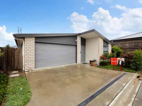 56 Benjamin Avenue, Rototuna North