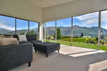 7 Valley Crescent, Wanaka
