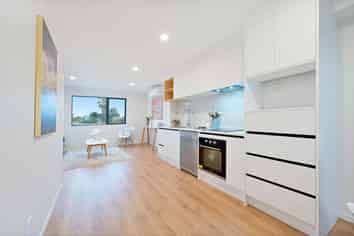 2/11 Hereford Road, Te Atatu Peninsula