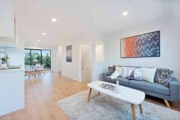 2/11 Hereford Road, Te Atatu Peninsula