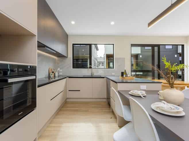 9C Catalina Crescent, Forrest Hill