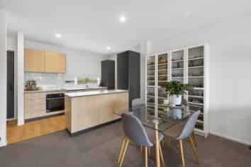 8 Sunshine Lane, New Brighton