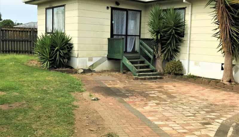 4 Dungarvon Place, Clendon Park