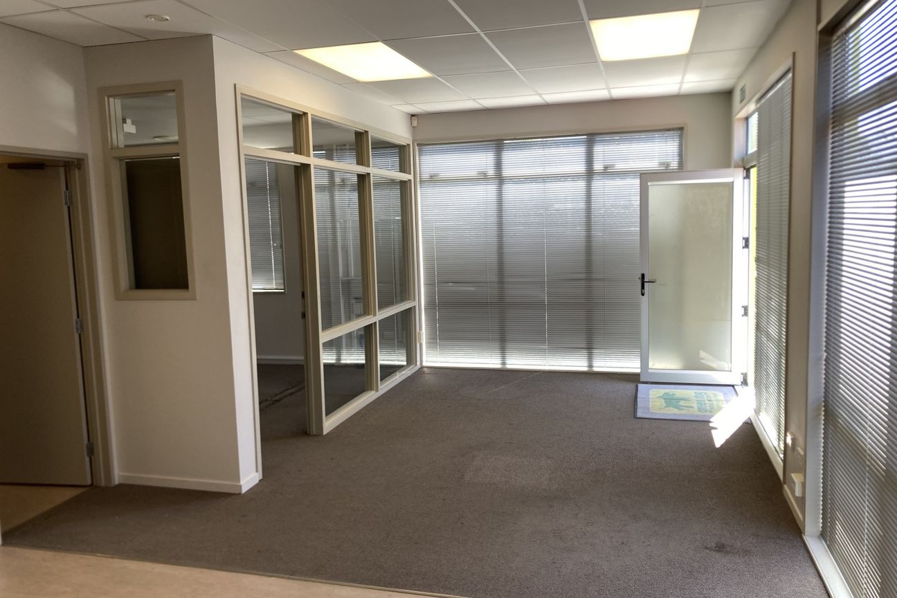 Office and secure storage for lease - Mehr