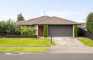 8 Parkside Drive, Huntington