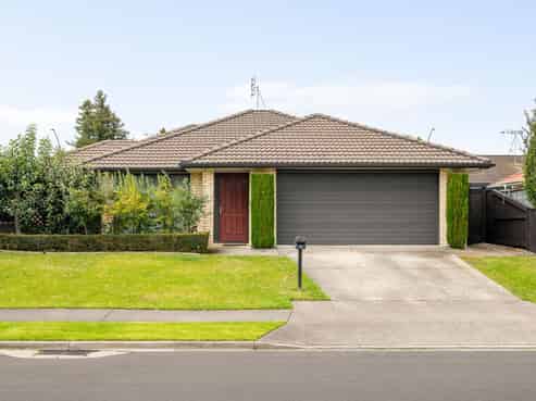 8 Parkside Drive, Huntington