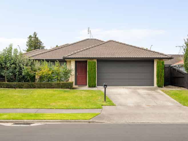 8 Parkside Drive, Huntington