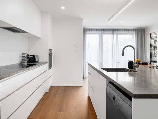 8 Parkside Drive, Huntington