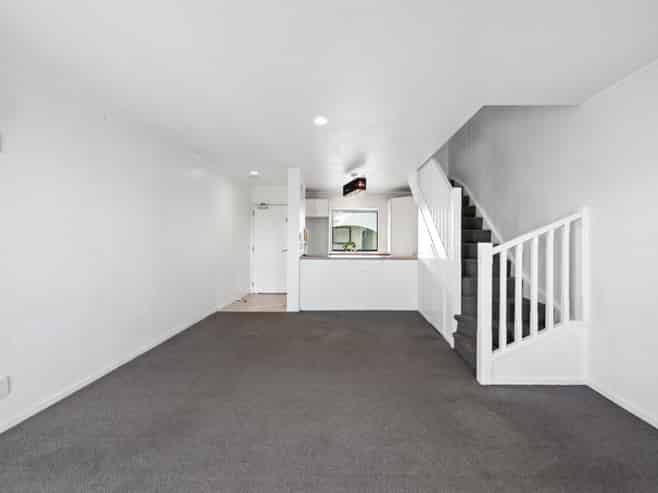 2/77 St George Street, Papatoetoe