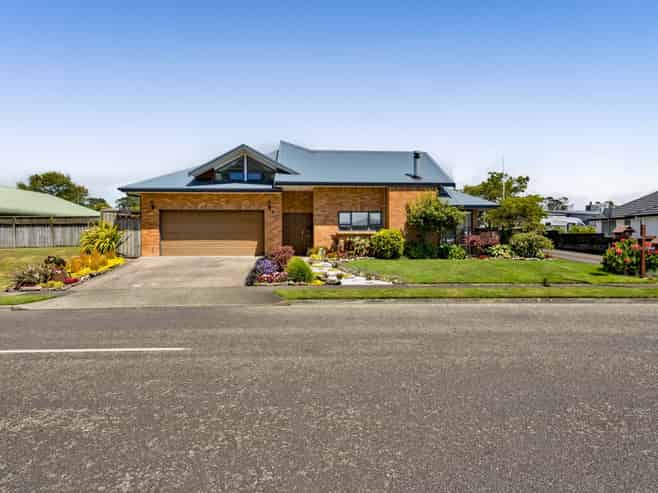 9 Elizabeth Grove, Stratford