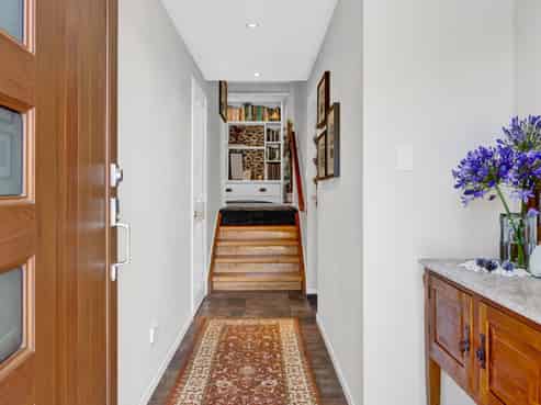 9 Elizabeth Grove, Stratford