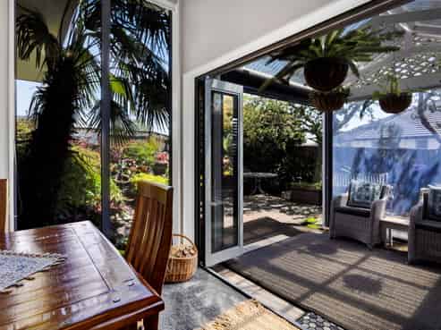 9 Elizabeth Grove, Stratford