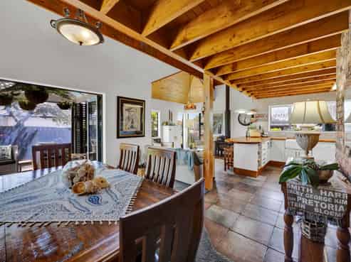 9 Elizabeth Grove, Stratford