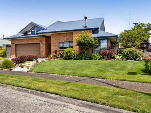 9 Elizabeth Grove, Stratford