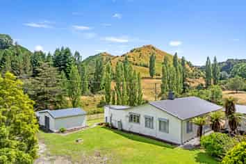 377 Parihauhau Road, Parikino