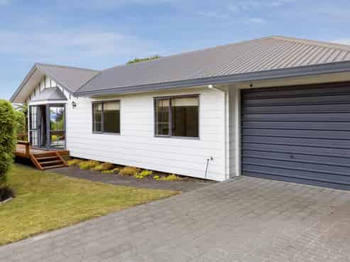 2/19 Brunette Drive, Acacia Bay