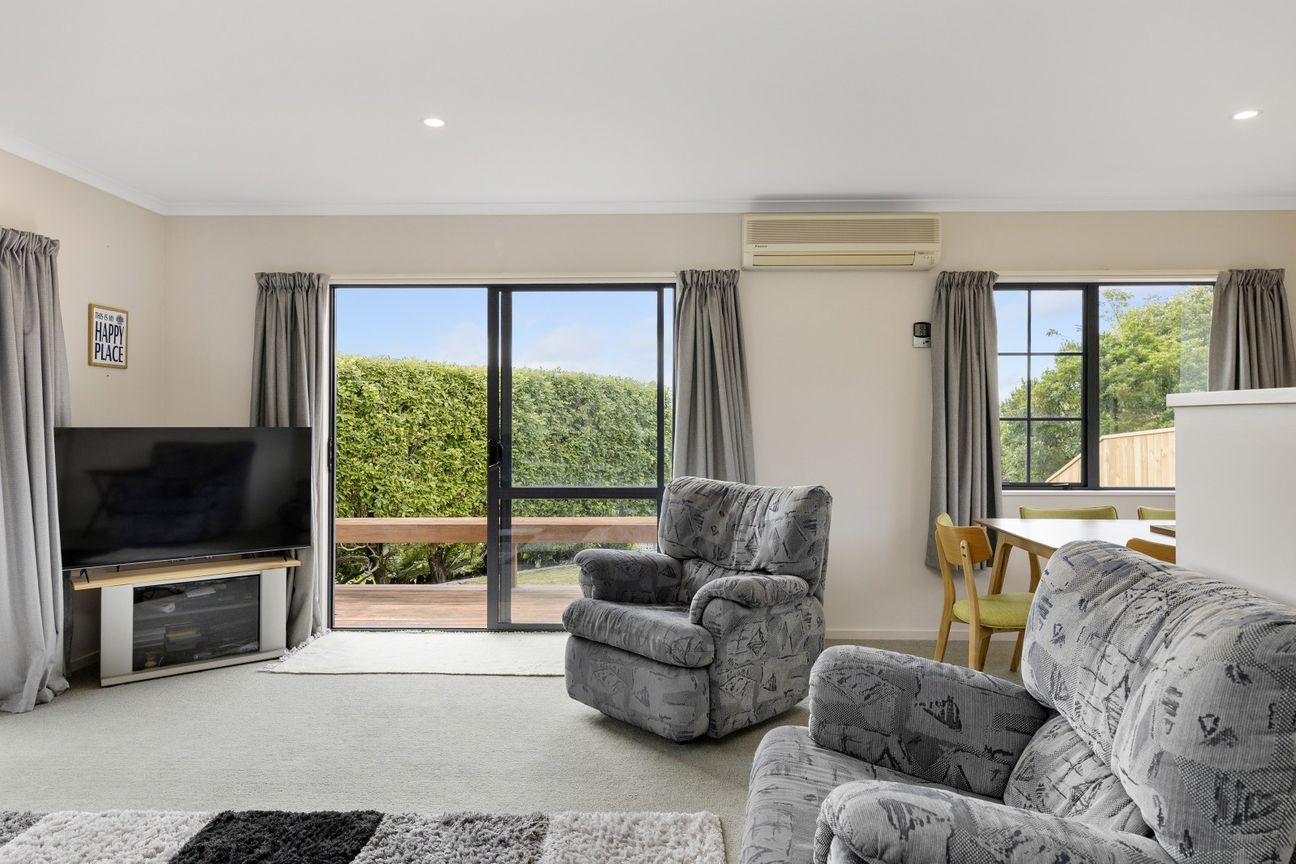 Lake views, privacy and easy care living - Widok 6