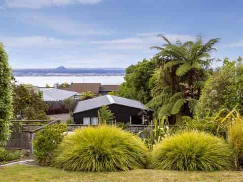 2/19 Brunette Drive, Acacia Bay