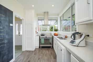 512 Tay Street, Hawthorndale