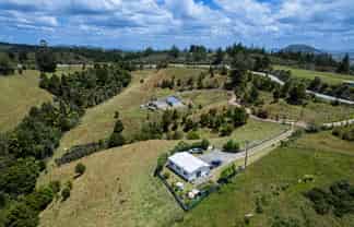 121 Gomez Road, Hikurangi