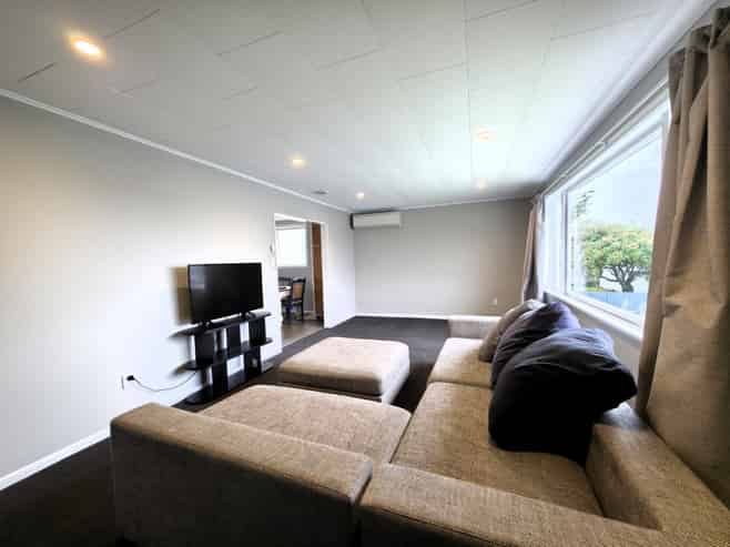 1002 Outram Road, Akina