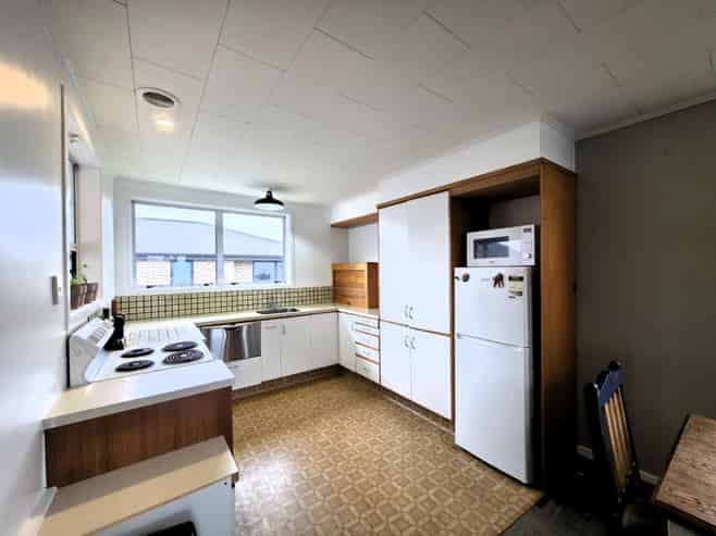 1002 Outram Road, Akina