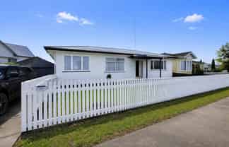 1002 Outram Road, Akina