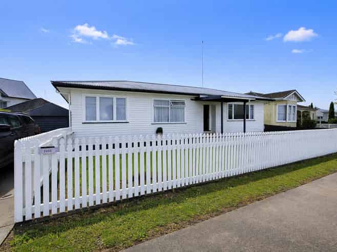 1002 Outram Road, Akina