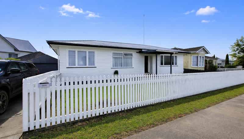 1002 Outram Road, Akina