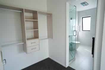 8/19 Kingdale Road , Henderson