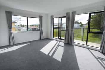 8/19 Kingdale Road , Henderson